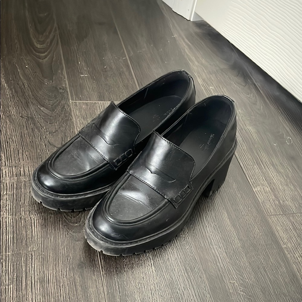 Universal Thread Black Leather Loafers Slip-Ons